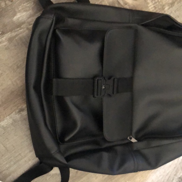 Black backpack - Picture 4 of 4